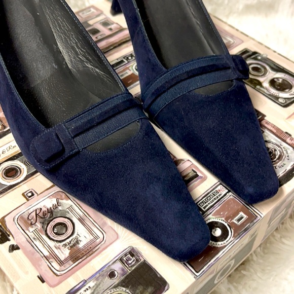 Stuart Weitzman Navy Suede Pumps (made in Spain) size 8N - Picture 5 of 10